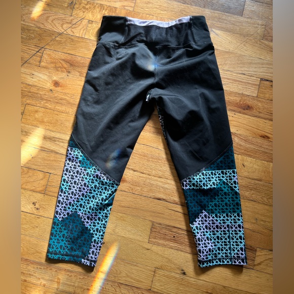 Champion Women’s Crop Geometric Athletic Leggings, size: S - Picture 3 of 4